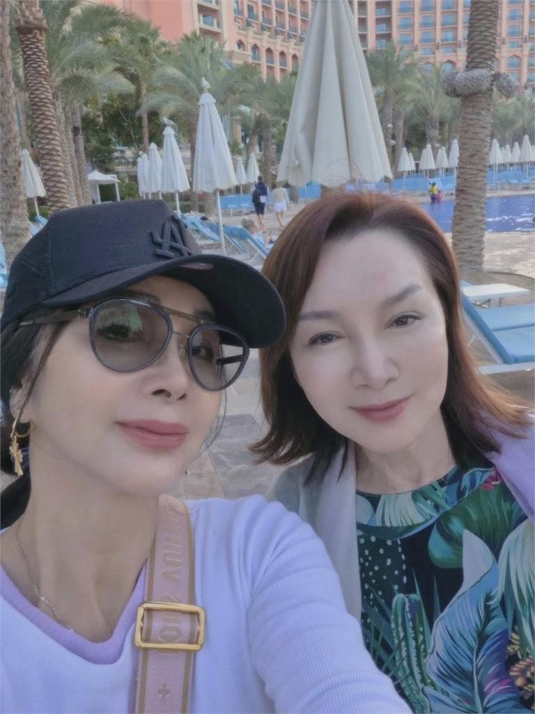 69歲陳美鳳遭睹「甜貼小帥弟」超閃畫面！本人認了「幸福」2千網狂看：很速配