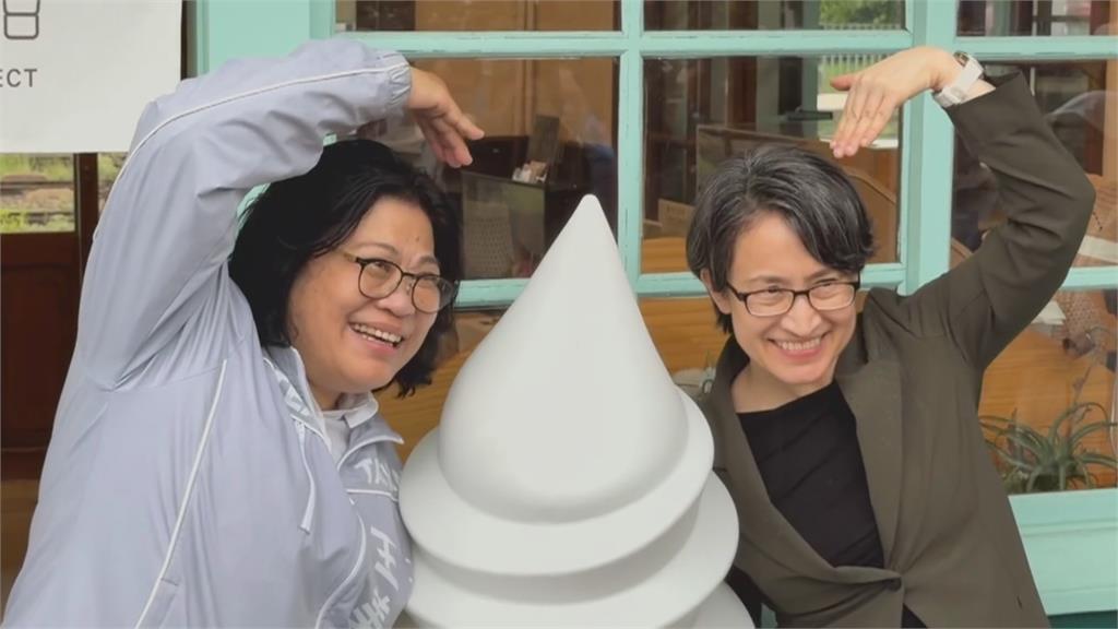 「雙美同行」嘉義小旅行　王美惠騎機車載蕭美琴穿梭街頭