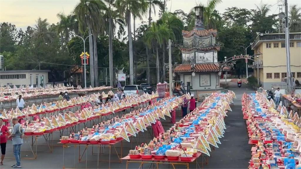 東石港口宮「十一角頭中元祭」　2780普度桌、普渡豬隻數量創新高
