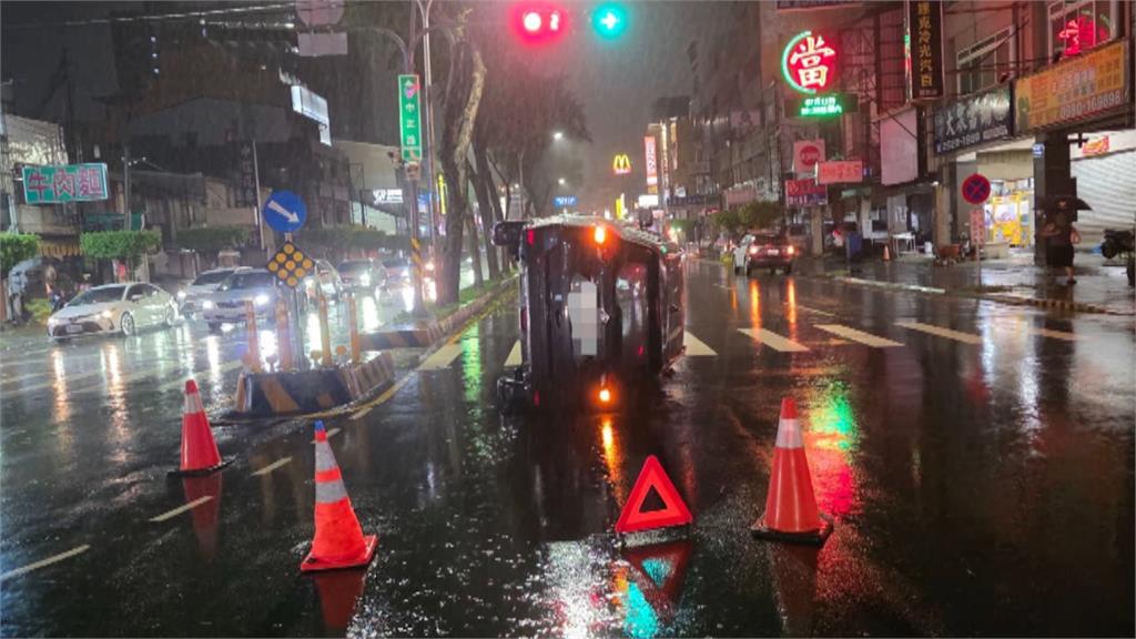 不是在演玩命關頭！　國道轎車打水漂自撞護欄