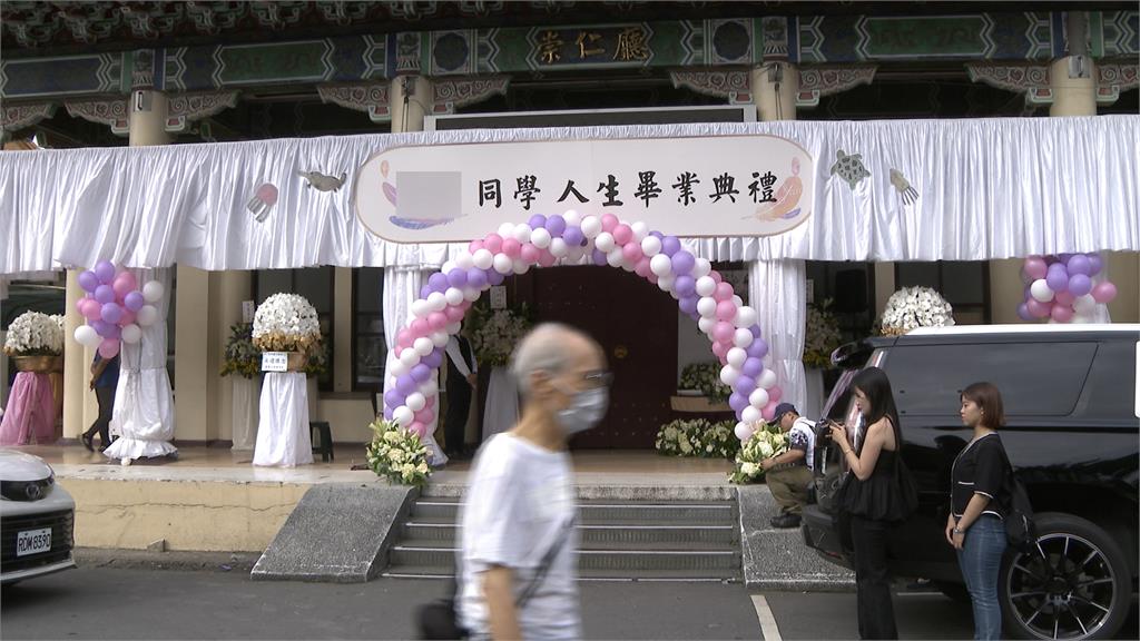 三峽4死車禍國中女學生不幸遇劫 父母布置「人生畢典」告別式靈堂