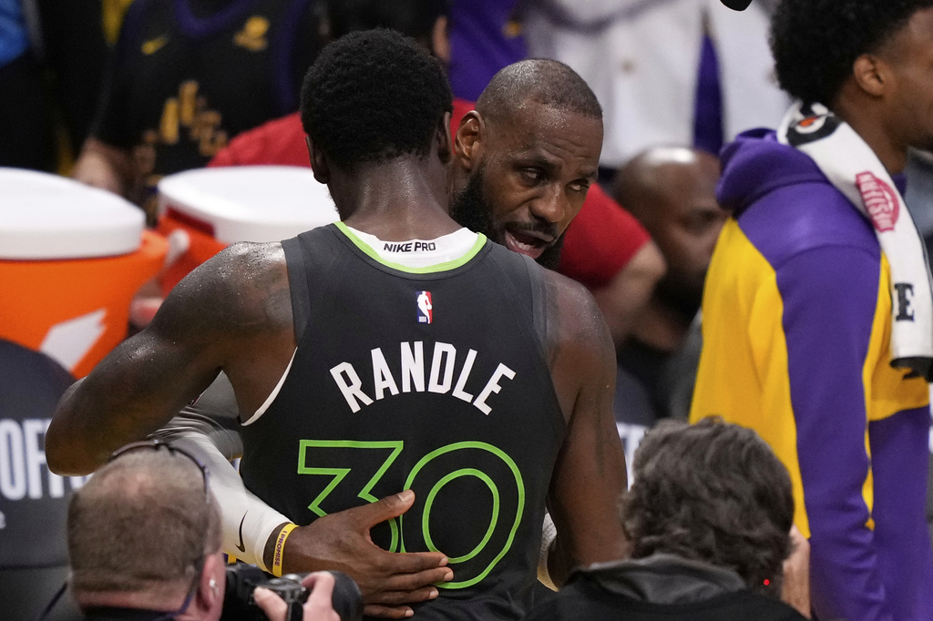 NBA(影)/湖人提前出局詹皇是否退休又成焦點 這一次他這麼告訴記者