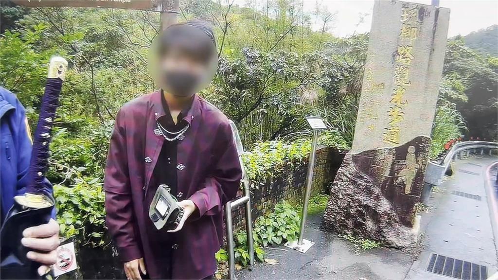 九份赫見"穿劍道褲.揹武士刀"男遊客 民眾嚇壞報警