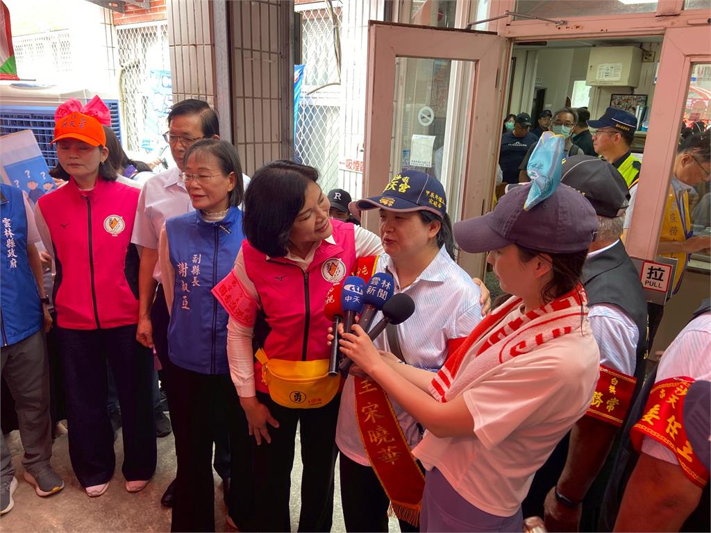 搶C位被罵爆…張麗善「當面道歉」緊摟合影!被推爐主抖心聲:很莫名其妙