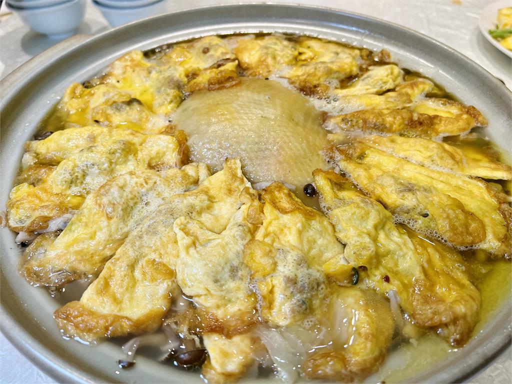 多圖/林百里揪黃仁勳「AI晚宴」19道料理全開箱!隱藏版包場菜單獨家揭密