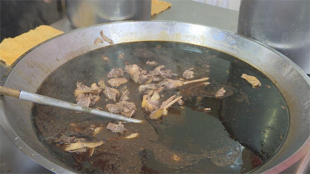 天冷就是要吃鍋 薑母鴨生意夯 饕客大快朵頤 鹹酥鴨新吃法 表皮酥脆受歡迎