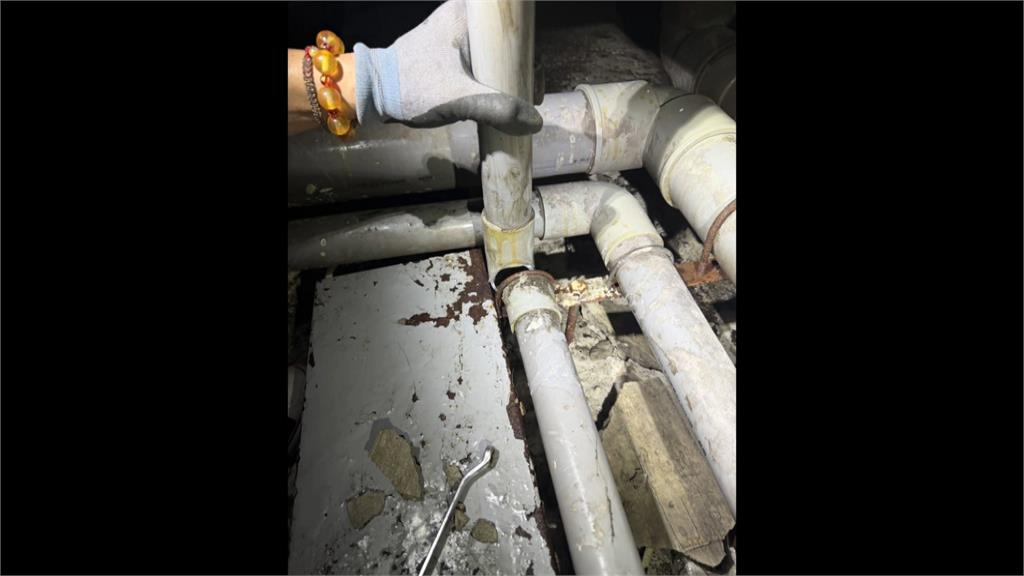 基隆仁愛市場冷氣設備才更新　市場內卻漏水宛如下大雨