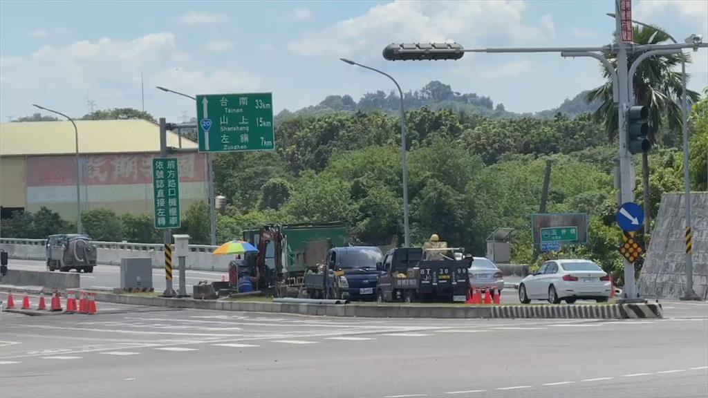 台南玉井橋台電外包商施工　挖斷自來水幹管　水柱噴數公尺高