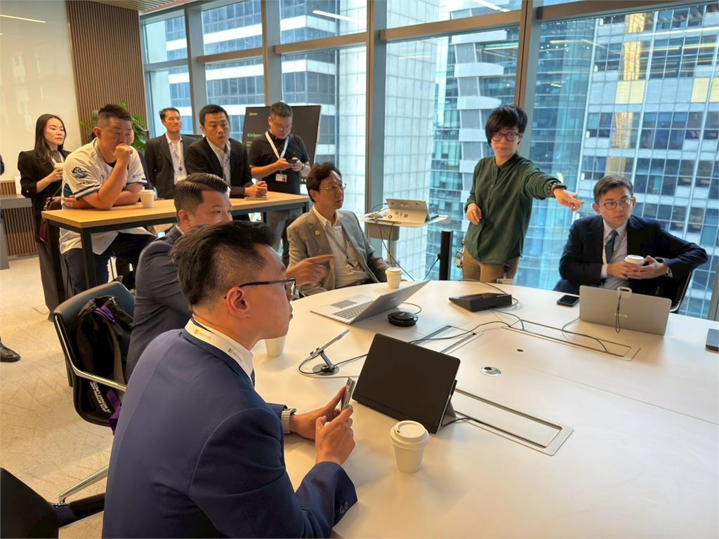 快新聞／卓冠廷率團赴星考察　走訪微軟新加坡暢談智慧城市