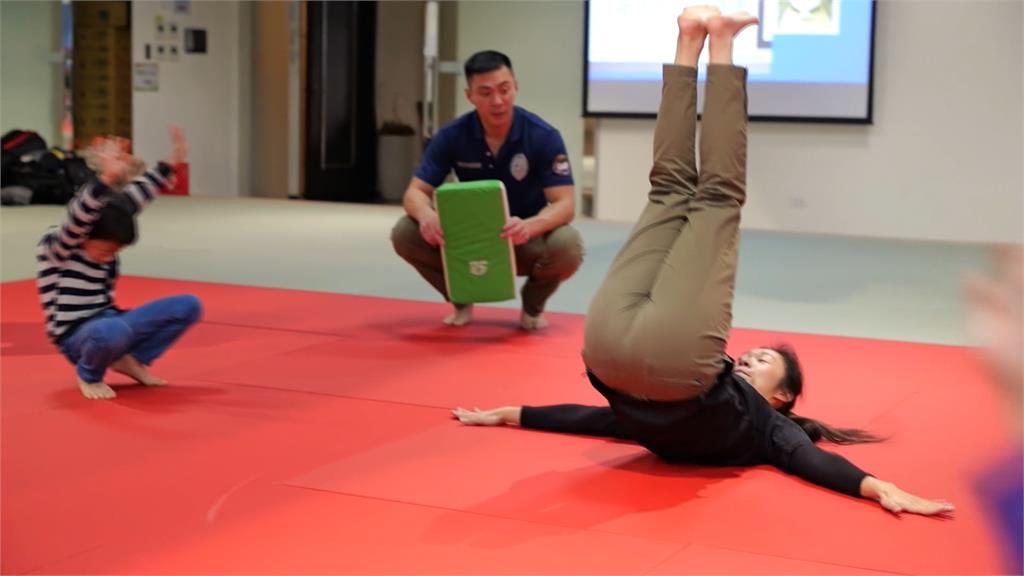 陳乃瑜攜手新北警局！　推動婦幼人身安全與簡易防身術課程