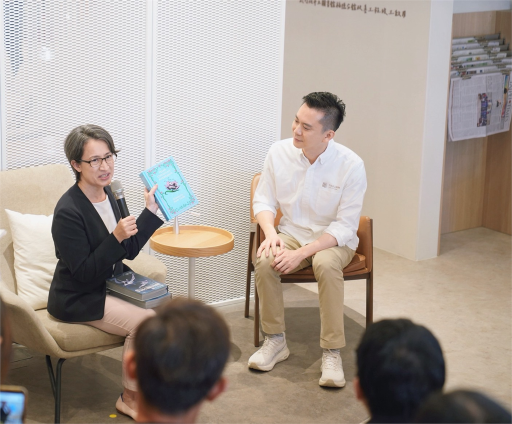 實現市民「圖書館自由」 蕭美琴大讚鄭朝方化腐朽為神奇 用極少資源做到無限擴大