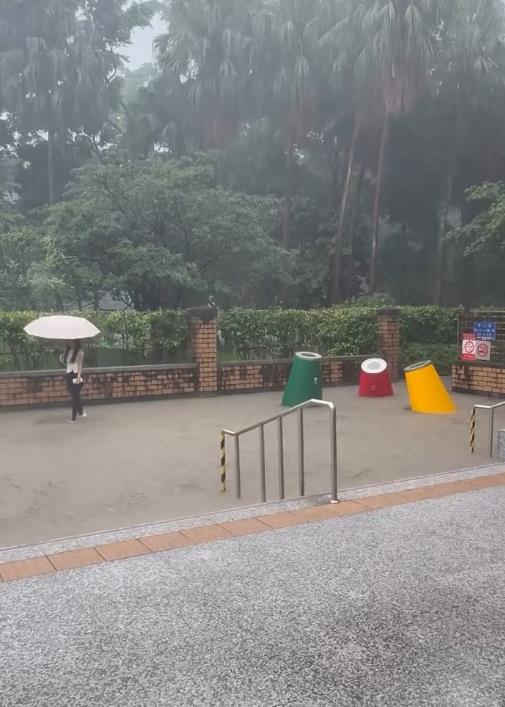 圖輯／台北狂淹大水！嚴重災情畫面一次看　多地水柱狂噴、大量污水覆蓋路面