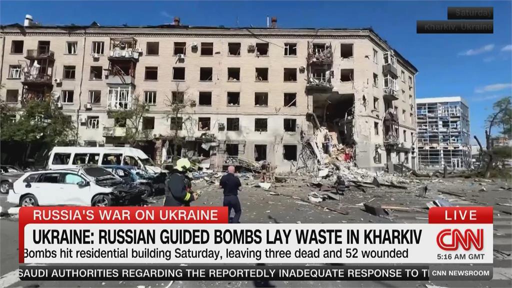俄軍「導引炸彈」空襲哈爾科夫　炸毀公寓驚悚瞬間全都錄
