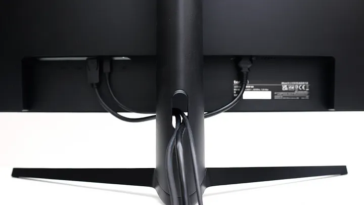 平價 2K 解析度 180Hz 曲面螢幕 terra 3285W HA,支架意外地出色