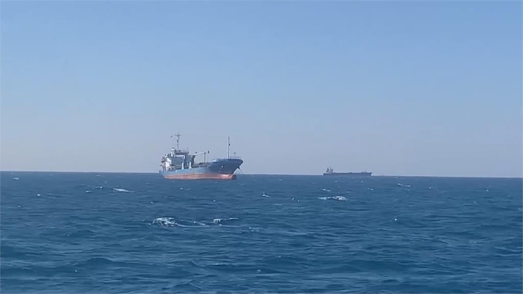 漁民求償無門氣壞 外籍商船違規停泊又亂丟垃圾