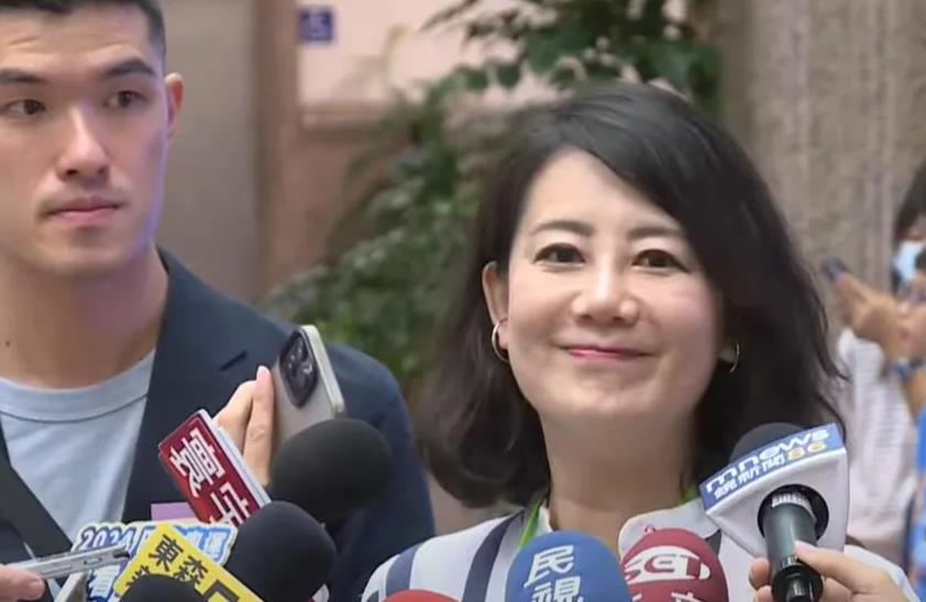 快新聞/吳思瑤為公務員積極爭取「心理健康假」 周弘憲認同:將盡快研議