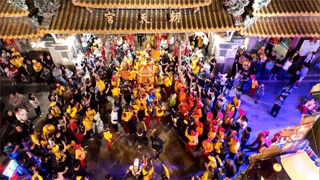 大庄媽徒步北港進香　駐駕朝天宮　北港宛如不夜城