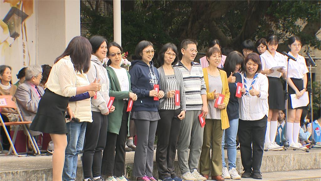 蔡英文回母校出席127週年校慶 中山女高颳起「小英旋風」