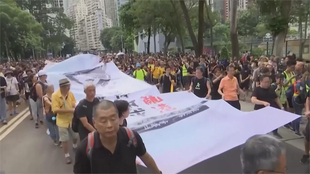 黎智英涉違反香港國安法入獄　成為香港民主運動象徵