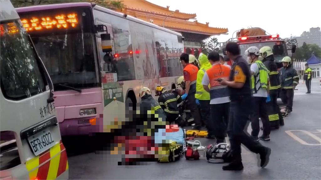 公車駕駛轉彎未禮讓行人 部桃乳癌權威周佳正遭輾斃