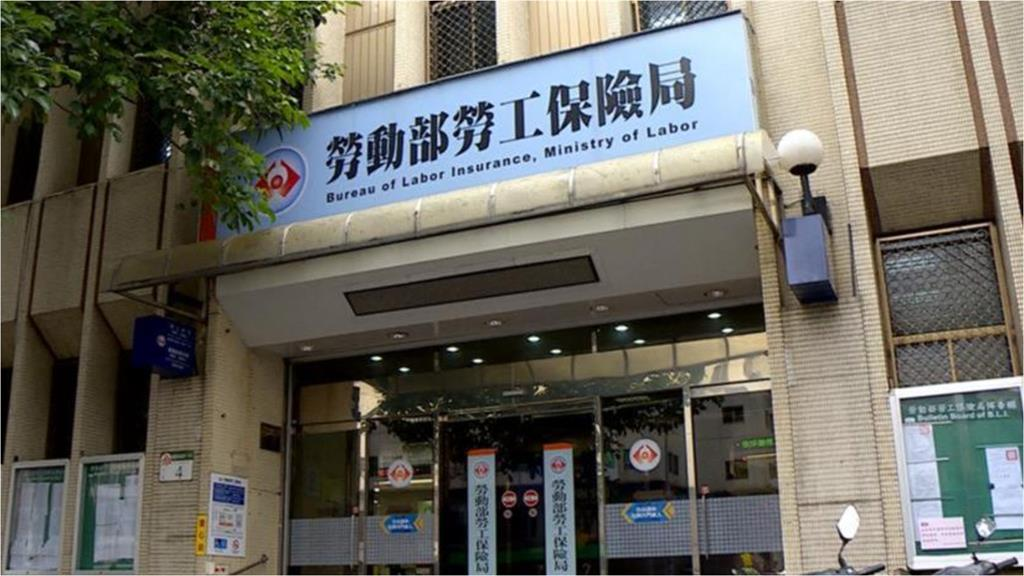 快刷存摺!一早入帳4萬元「5年內沒申請充公」勞保局月底前連發19筆錢