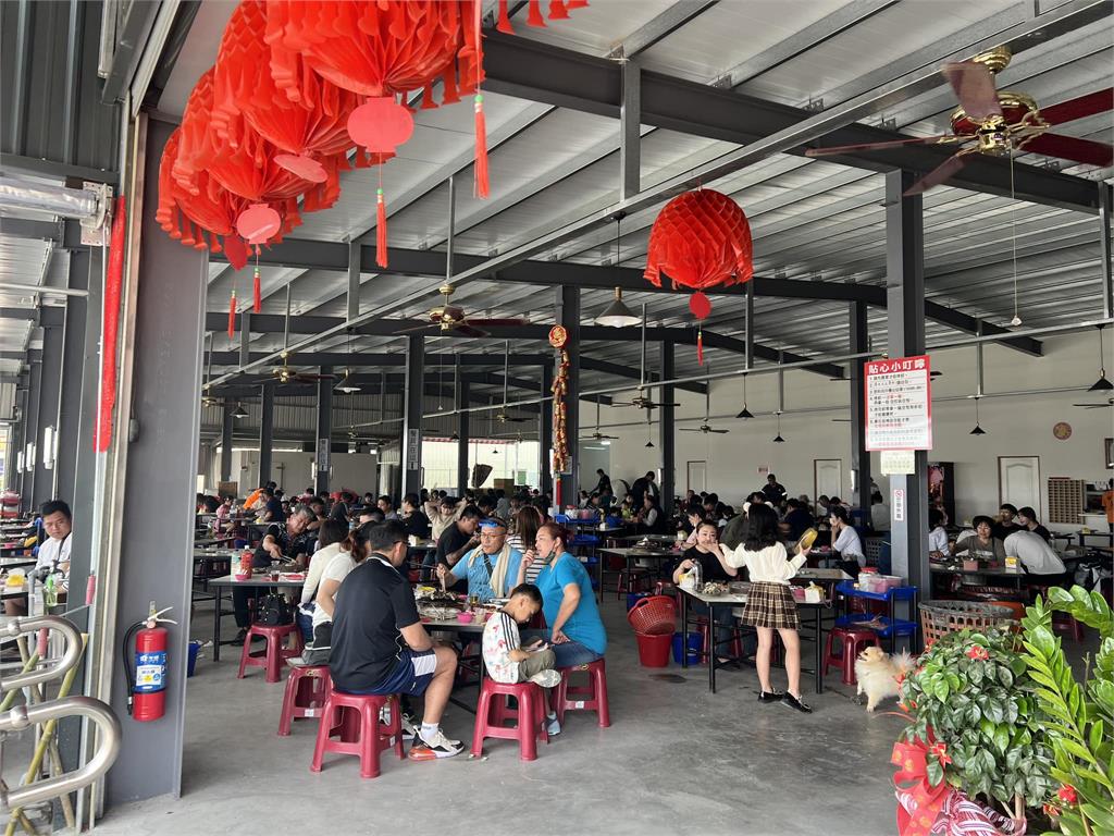 嘉義東石「烤蚵吃到飽」爆10人吐瀉!網狂刷「1星負評」衛生局出手了