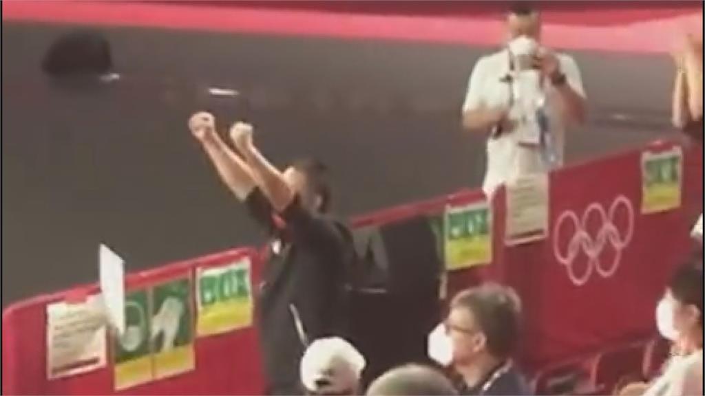 林昀儒讓樊振東陷苦戰！中國桌球主席「緊張抱頭」　殭屍跳畫面曝光