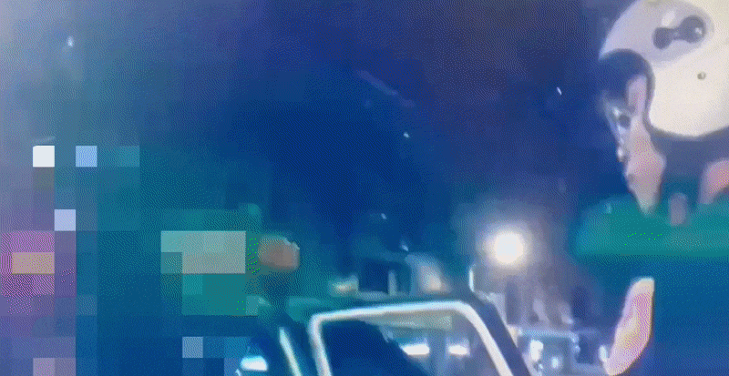 最新畫面曝…松山吸膠街友深夜「路邊強抓年輕女子」!竟脫褲露生殖器想侵犯