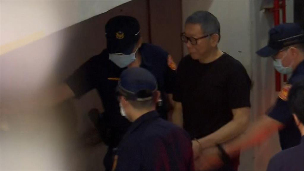 柯文哲脫口喊「法警9成是柯粉」！四叉貓「舉1事」開酸：繼續在牢裡弄假民調