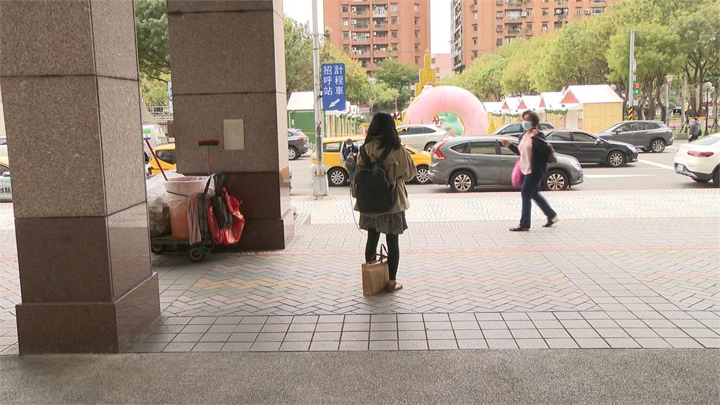 味道太重!帶鹹酥雞搭小黃 女乘客拒開窗與運將起爭執