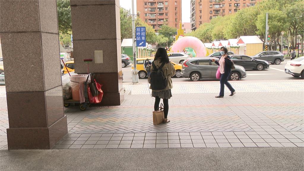 味道太重！帶鹹酥雞搭小黃　女乘客拒開窗與運將起爭執