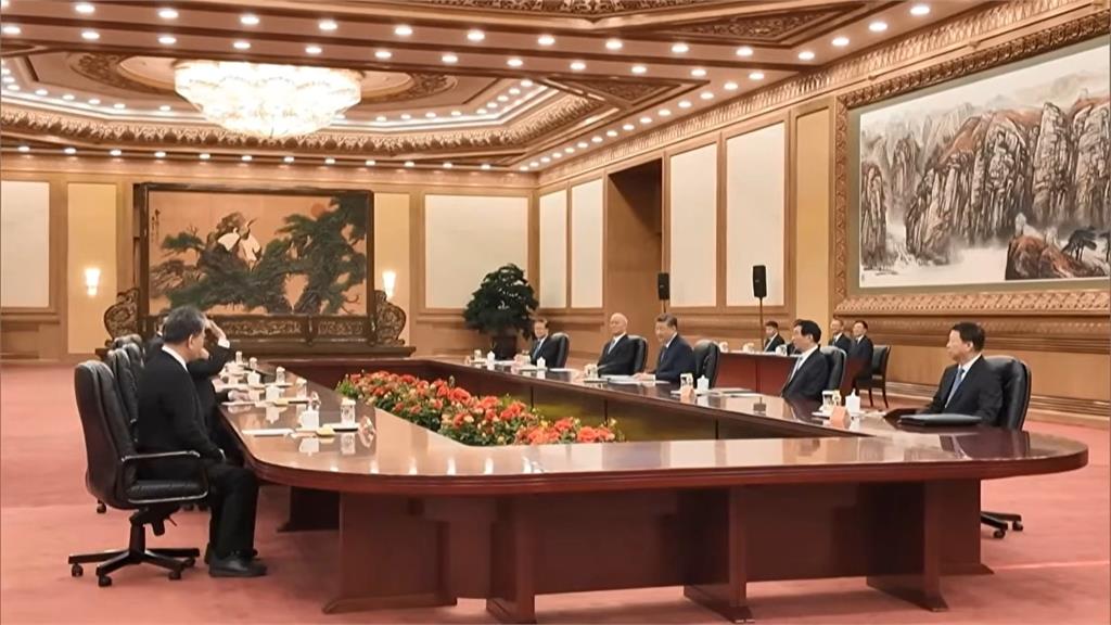 國共兩黨領導人睽違十年會面　鄭麗文：我是晴天娃娃我不怕