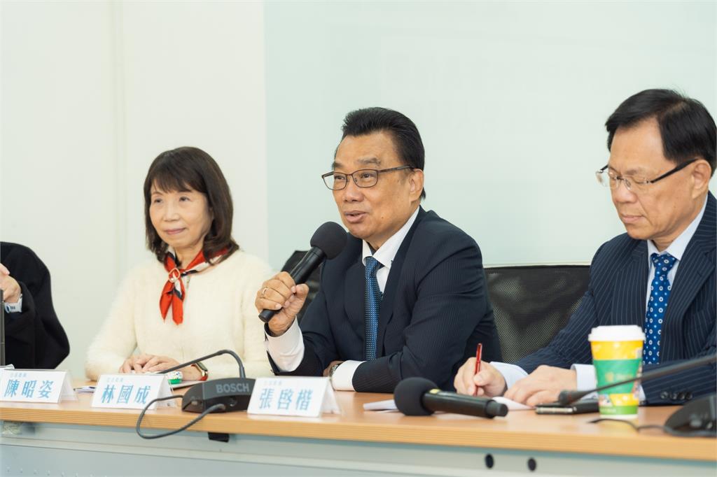 快新聞/何志偉率大法官被提名人拜會懇託支持 黃國昌:務實態度嚴審