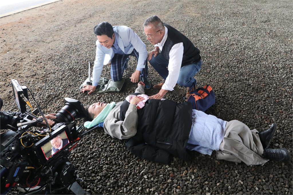 陳家逵「罵走外甥」為家人慘死！躺石頭路失溫把自己包成「米其林」