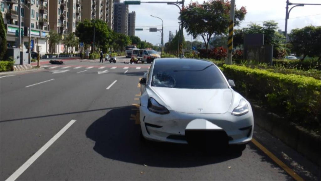 桃園死亡車禍! 婦人騎車斑馬線迴轉遭撞噴飛