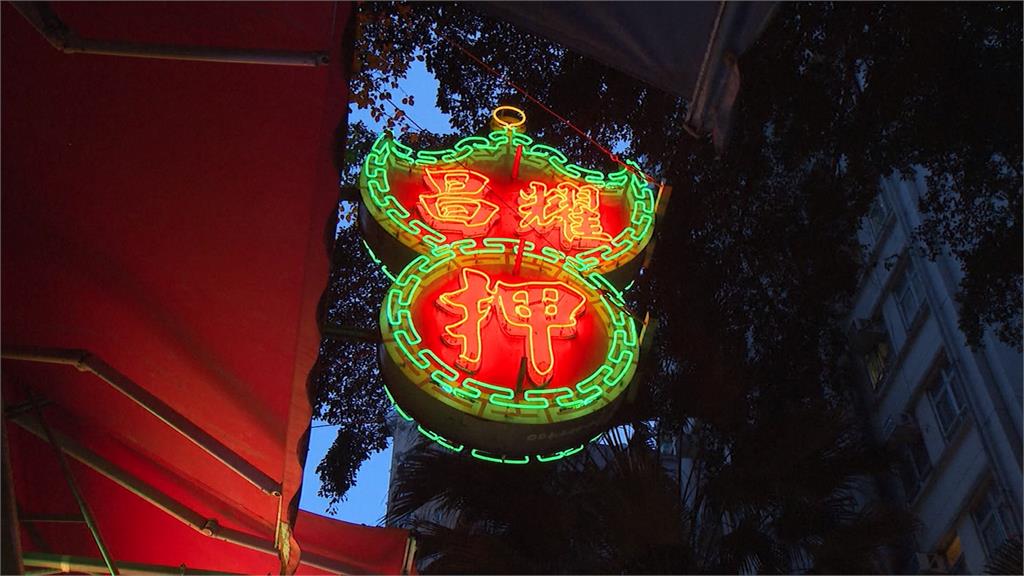 香港街頭霓虹燈廣告漸少 仍有製作師傅堅持傳統並傳授