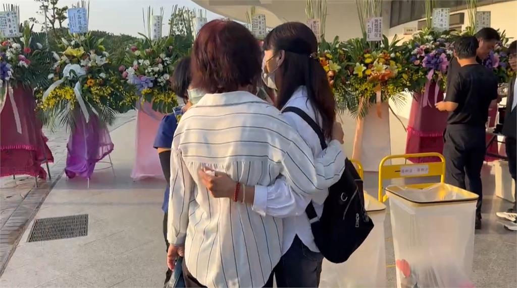 護理師遭輾身亡今告別式！　肇事駕駛未現身、年邁父代出席