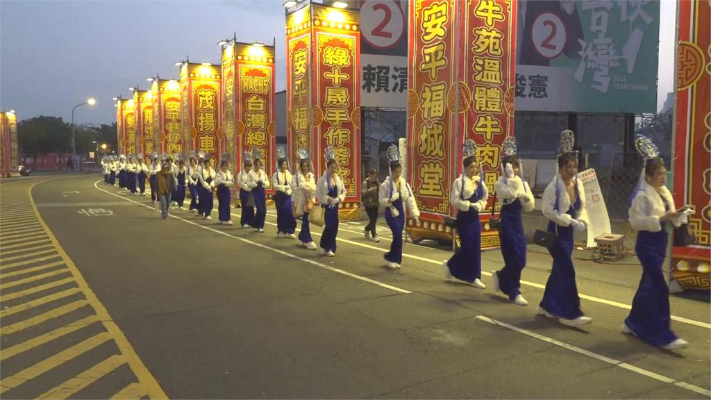 台南安平福城堂最香遶境 彷彿選美現場!60禮生性感上工成嬌點