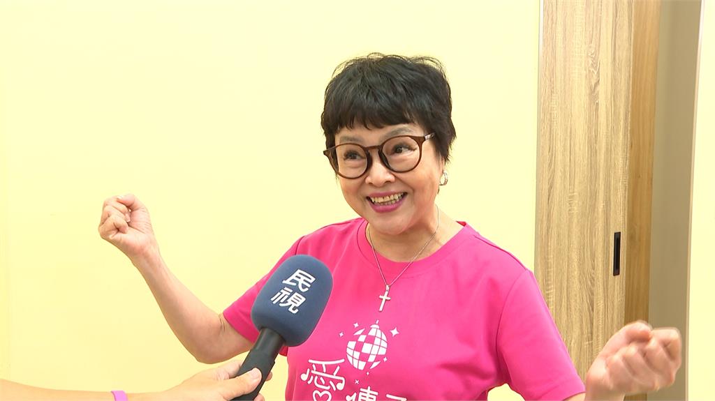 資深藝人帶動唱關懷長輩　攜手知名品牌送愛心