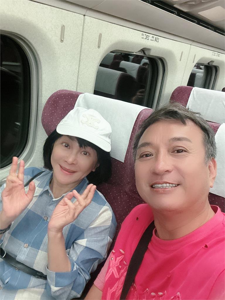 吳淡如高鐵鄰座竟是資深藝人!「甜笑比YA」畫面曝…她嗨喊:我也很愛農家樂