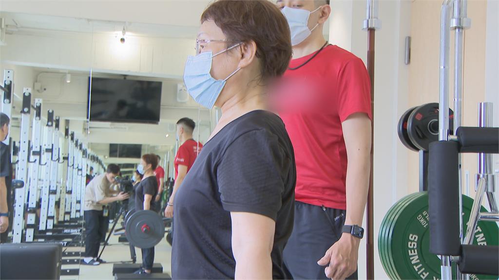 業者搶攻銀髮族運動商機 71歲銀髮族健身竟回春