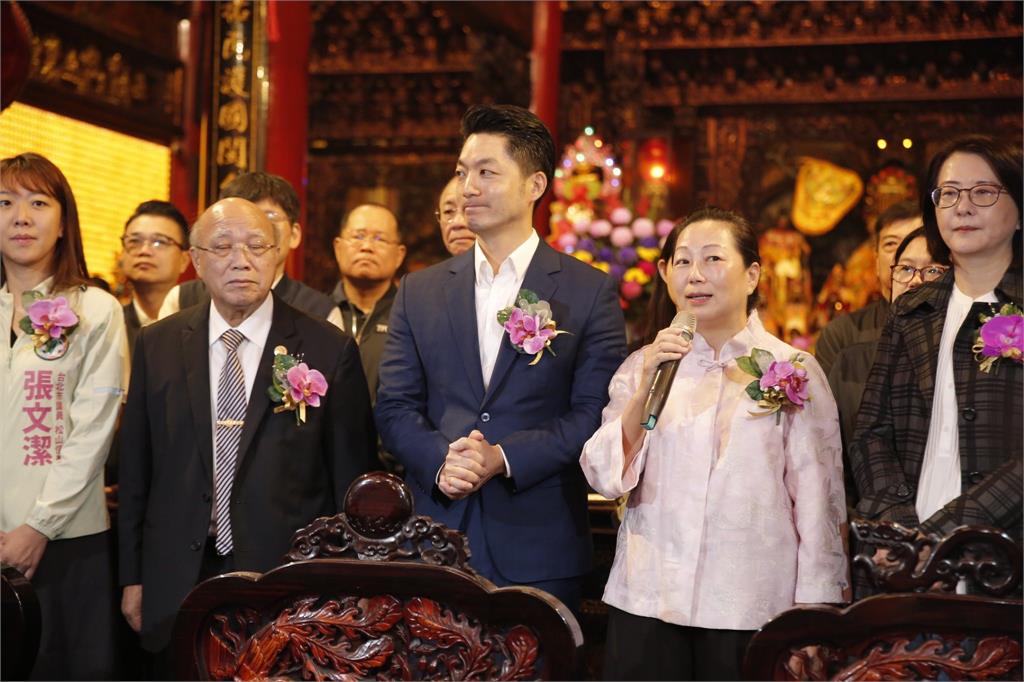 燕子口堰塞湖潰壩「徐榛蔚人在台北拜拜」！遭抓包身影網怒了：有用嗎？