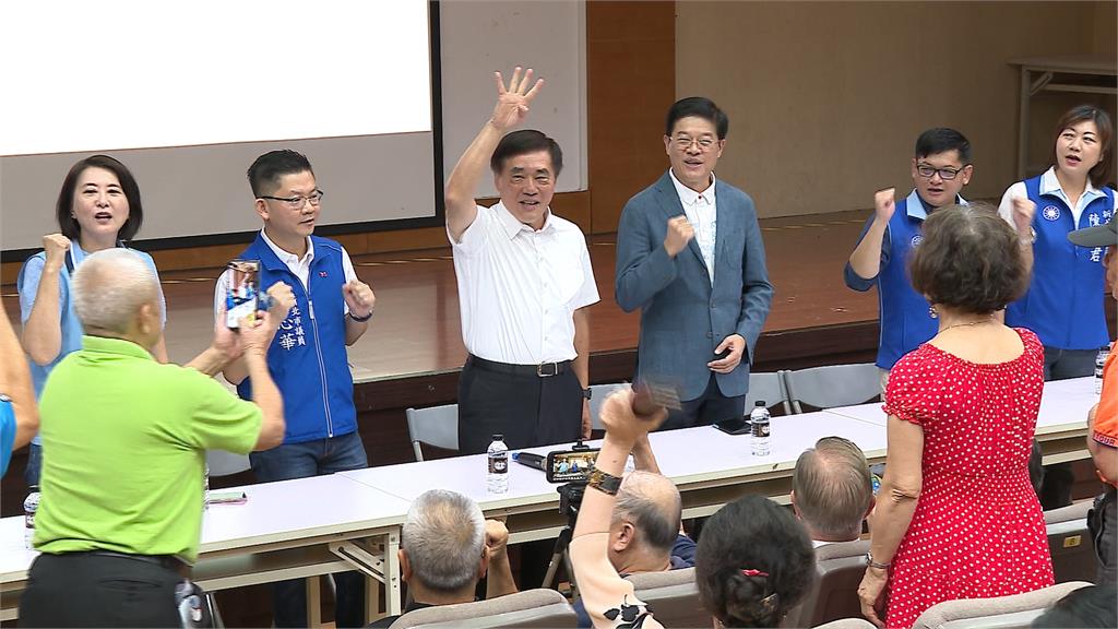 國黨魁選舉鄭麗文聲勢最高 深藍支持者批「背骨仔」