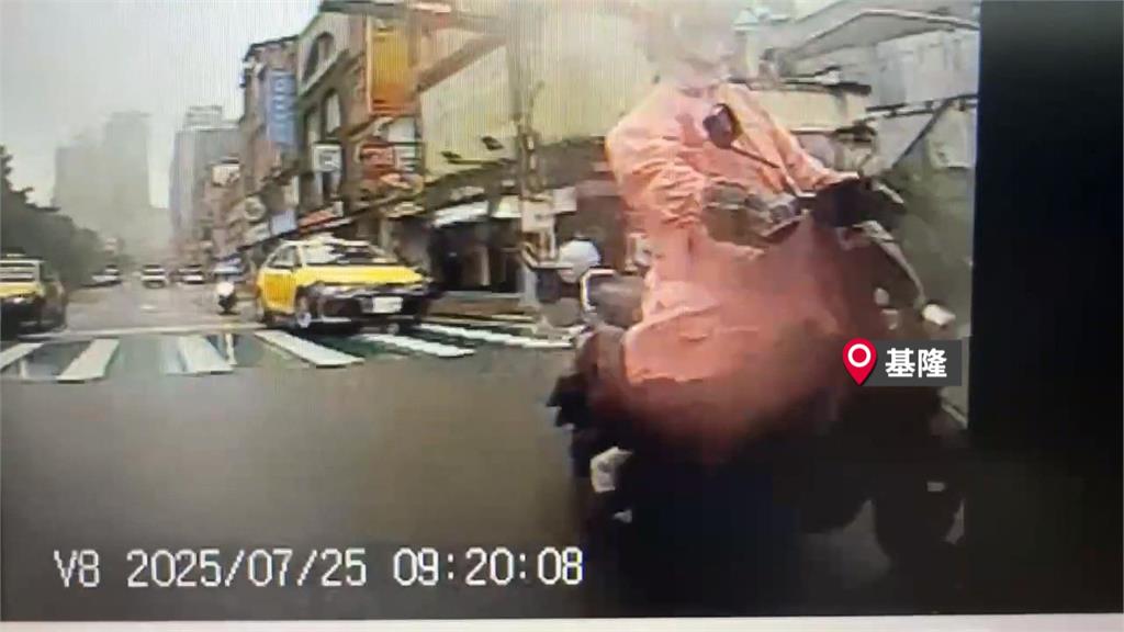 未禮讓救護車!基隆婦人追撞摔車 桃園貨車擦撞