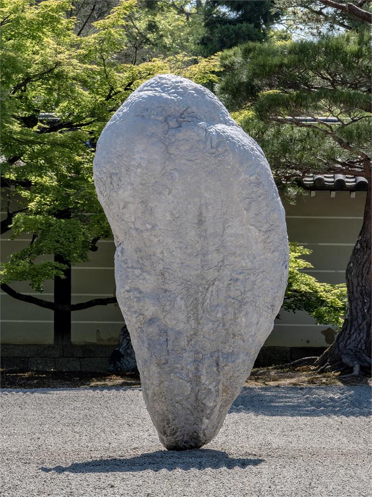 第七屆「雕塑雙年獎」揭曉！日藝術家本鄉芳哉《空白-坐佇》奪金獎！