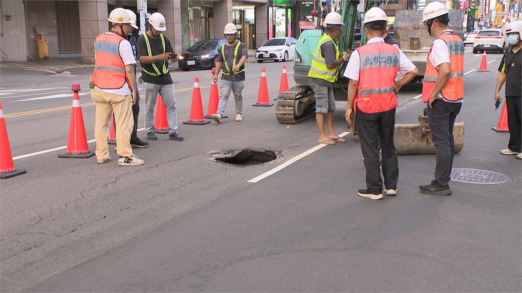 京華城基地前現「天坑」　現場拉封鎖線　李四川到場了解