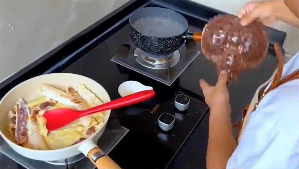 小孩比賽廚藝!中國家長買「帝王蟹」挨轟炫富:沒特別貴就1千人民幣