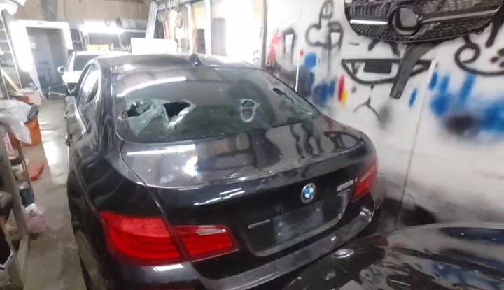 蒙面惡煞下車就砸！　雲林二手車行3車被砸爛