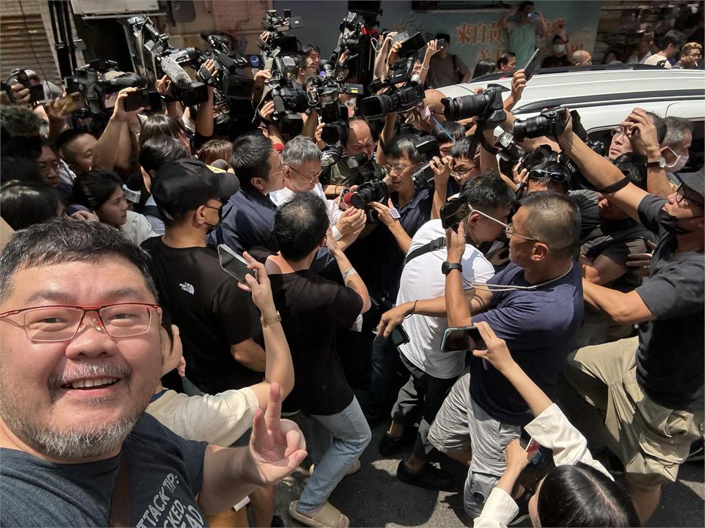 現身北檢見證歷史!四叉貓為「這1事」感謝柯文哲:讓我有錢買iPhone 16