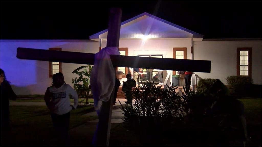 慶典變悲劇!美渡輪碼頭舷梯崩塌 20人落海 7人喪命